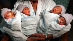 Višestruke trudnoće: blagoslov za porodicu, rizik za majku i trošak za državu?